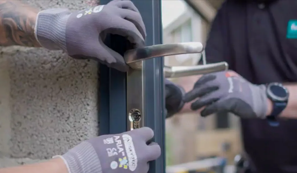 Installing a Korniche traffic handle on a door