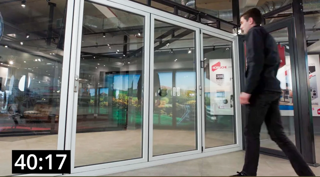 Korniche bi-folding door with Speedbead applied to one leaf in 40 seconds.